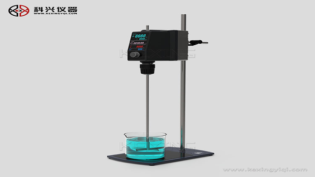 他來了，他來了，他帶著頂置式電動攪拌器走來
